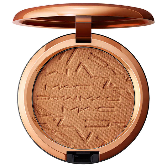 MAC Cosmetics Skinfinish Sunstruck Bronzer in Matte Medium Golden, showcasing the bronzer's smooth texture and golden hue.