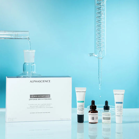Alphascience LA BOX ESTHÉTIQUE intense brightening beauty product in elegant packaging, showcasing the skincare box and branding.