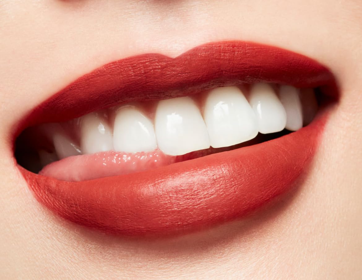 MAC M.A.C Retro Matte Liquid Lipcolour in 135 Chili Addict, vibrant red liquid lipstick in sleek tube.