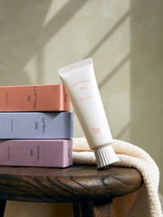 De mi flor Fleurage Hand Cream 40ml, a luxurious beauty product with elegant packaging and floral design.