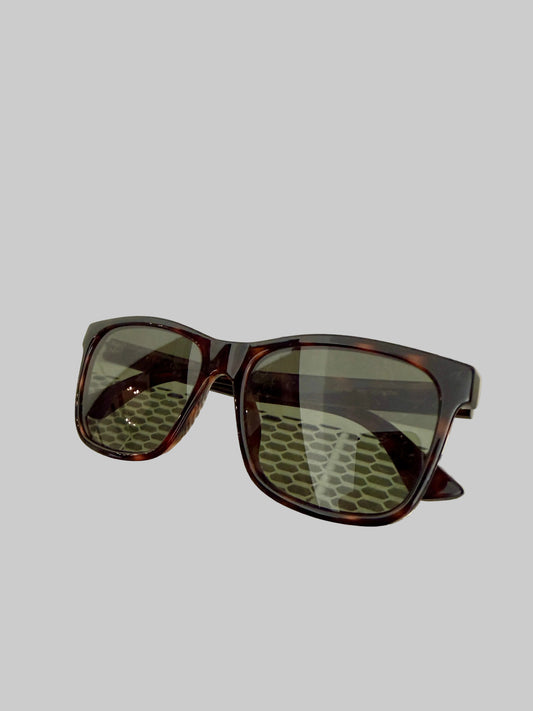 Gucci GG0746S 001 sunglasses with black frames and dark lenses, stylish accessories for sun protection and fashion.