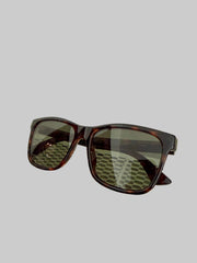 Gucci GG0746S 001 sunglasses with black frames and dark lenses, stylish accessories for sun protection and fashion.