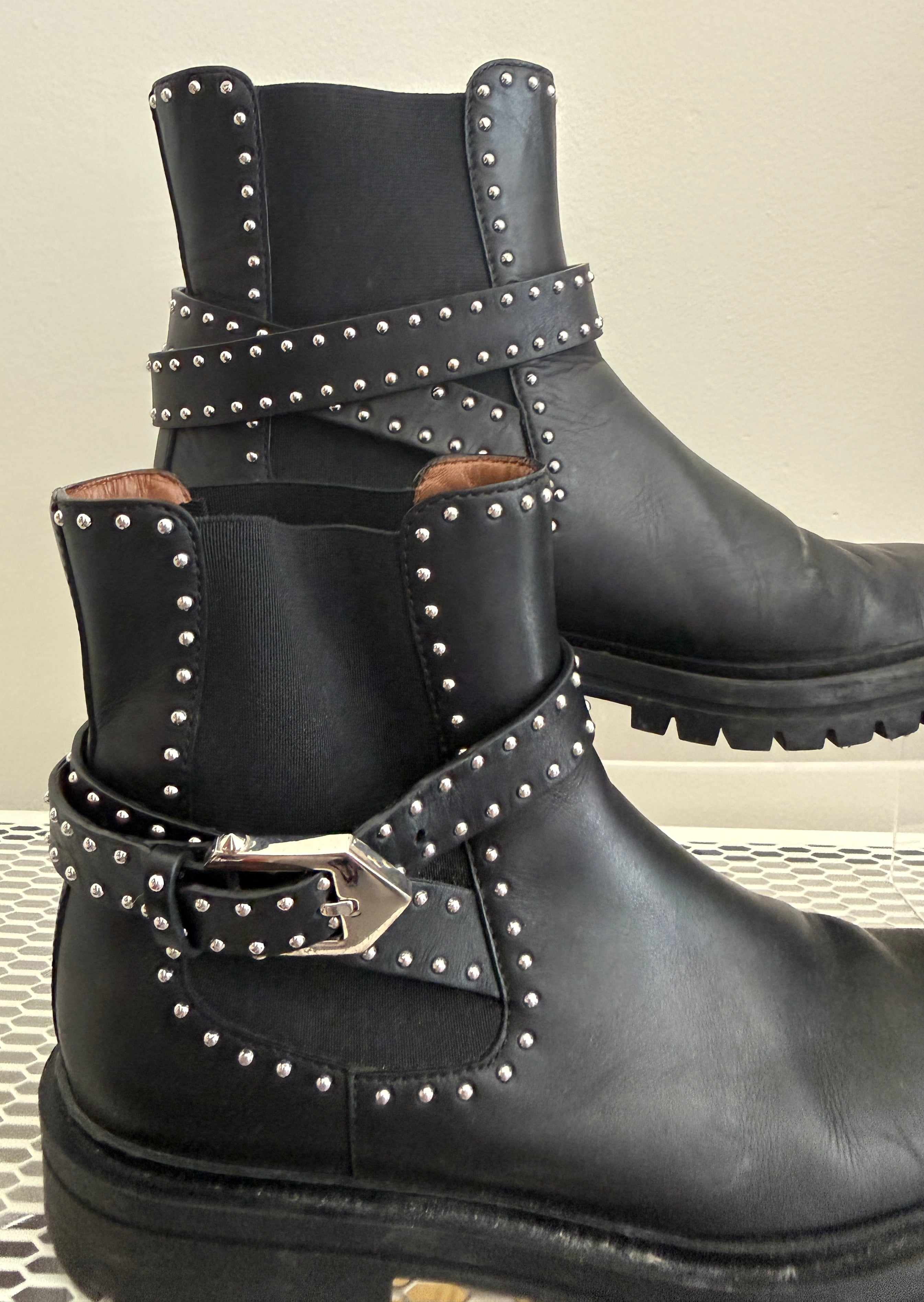 Givenchy Stud Chelsea boots in size 38, featuring black leather with studded detailing and classic elastic side panels.