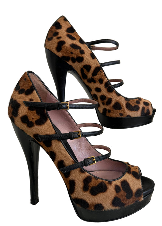Gucci Lisbeth leopard pony pump size 37 shoes with pointed toe and leopard print pattern on smooth leather.