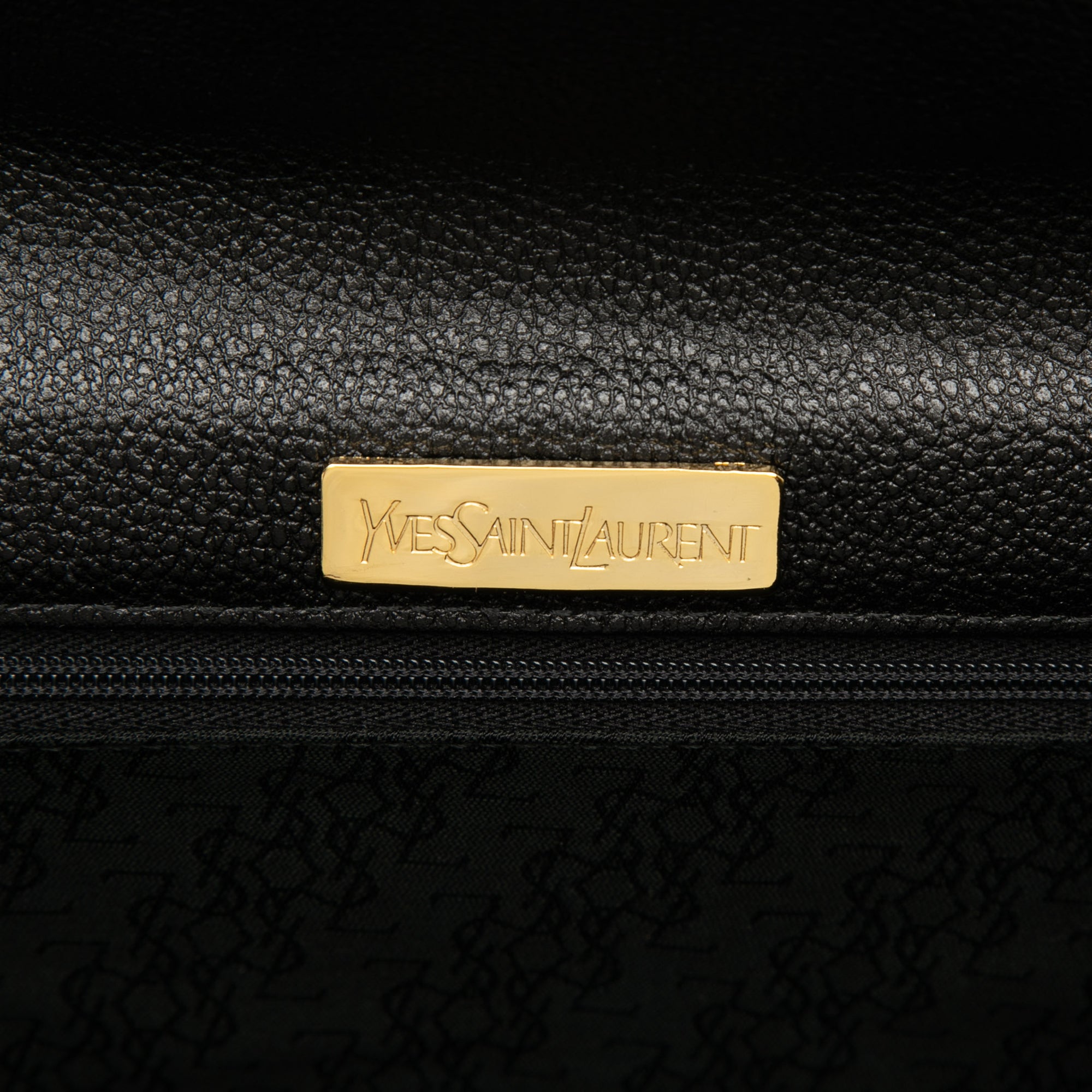 Grained Calfskin Clutch Black - Lab Luxury Resale