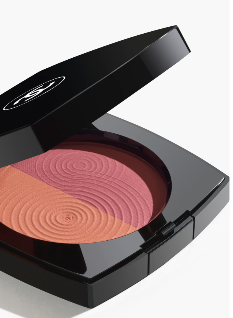 Chanel Roses Coquillage Powder Blush Duo with pink and coral shades in elegant compact for a natural, radiant glow.