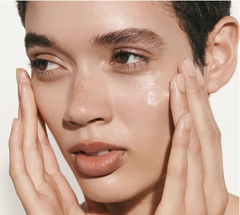 La Mer The Moisturizing Soft Cream moisturizer in a 15ml container, showcasing the luxurious skincare product.