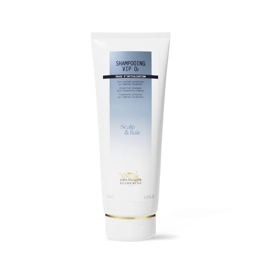 Biologique Recherche Shampooing Traitant VIP O₂ 200ml bottle, nourishing beauty shampoo with a sleek design and pump dispenser.