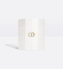 Dior Le Mini 30 Montaigne gift set with beauty products including perfume bottles and accessories, all elegantly arranged.