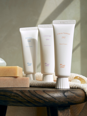 De mi flor Fleurage Hand Cream in 40ml tube, featuring elegant floral packaging and smooth, moisturizing cream visible in the image.